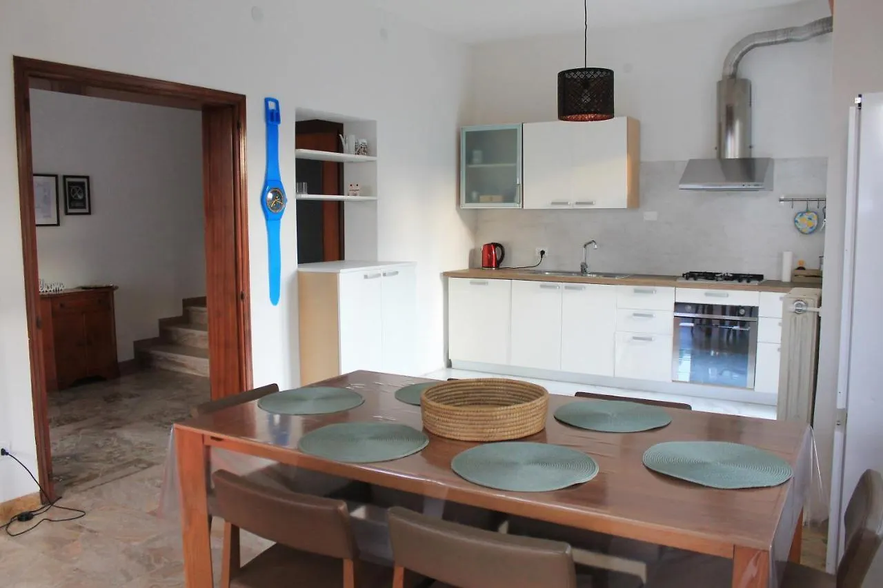 Lilly'S Home Castelfranco Veneto Guest house